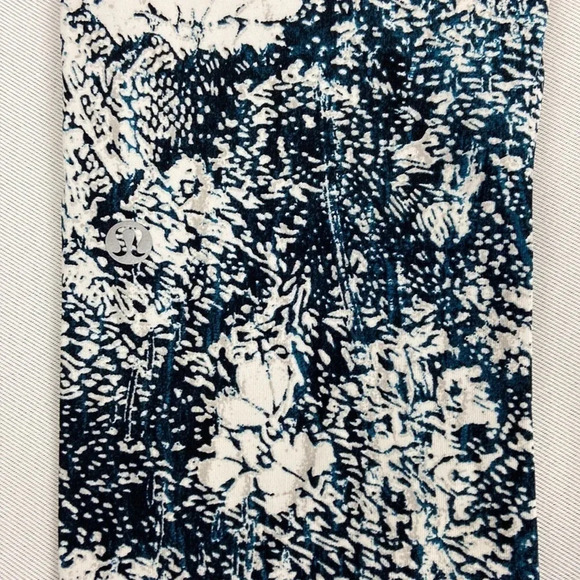 Lululemon Size 4 Never Still Crop 21" Wildwood‎ White Multi / Nocturnal Teal - Picture 12 of 14